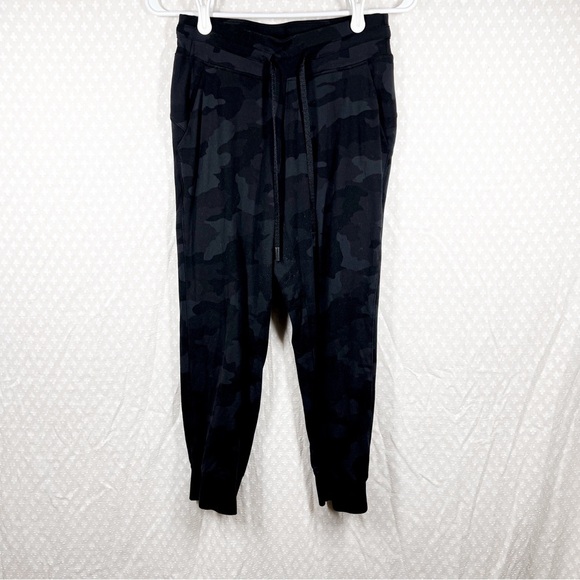 Lululemon Black Camo Print Ready To Rulu Jogger Pants - Picture 2 of 6